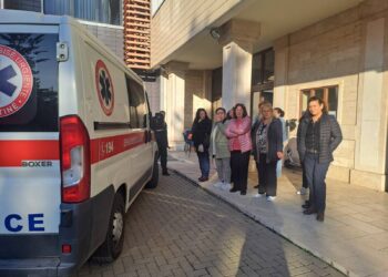 Azemi thotë se një punëtoreje teknike të Kuvendit i përkeqësohet gjendja shëndetësore