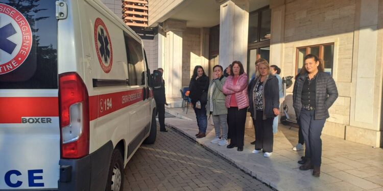 Azemi thotë se një punëtoreje teknike të Kuvendit i përkeqësohet gjendja shëndetësore