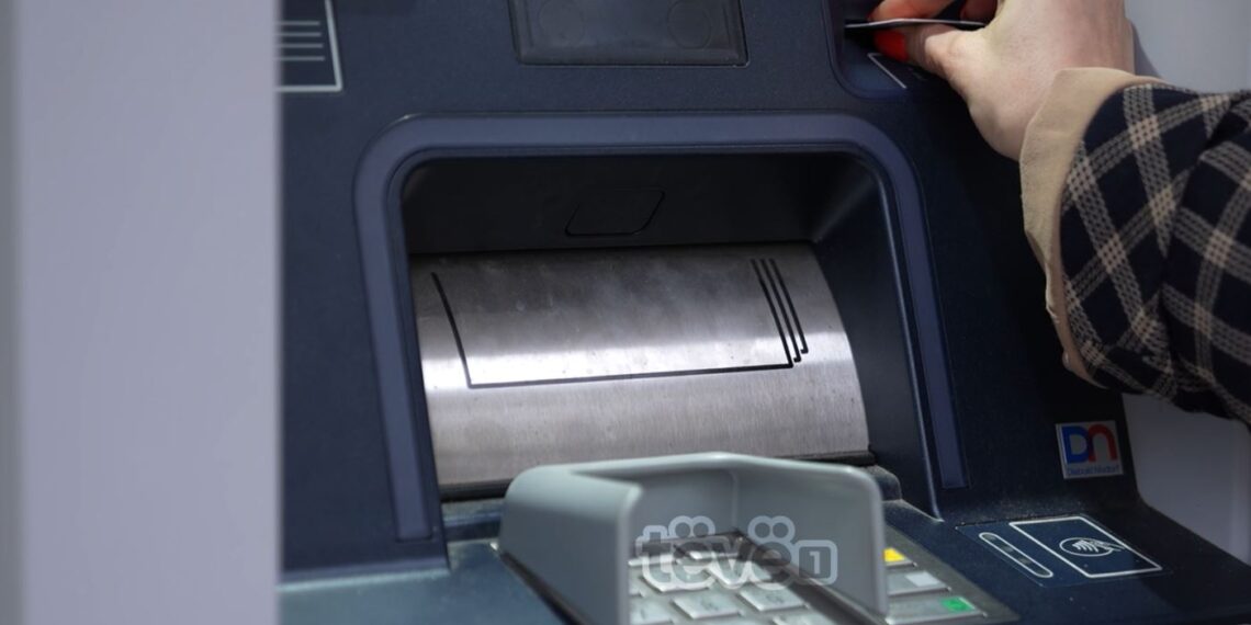 Pse mësimdhënësi në Viti nuk i morën pagat?