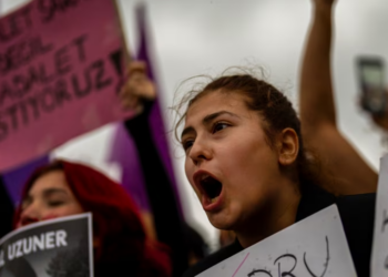 Protesta në Turqi kundër dhunës ndaj grave