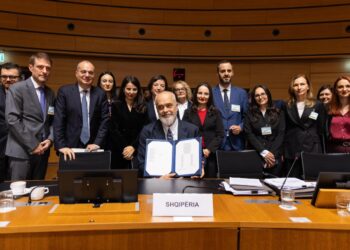 Kurti uron Shqipërinë: Nga hapja e kapitullit të parë për anëtarësim në BE përfiton edhe Kosova