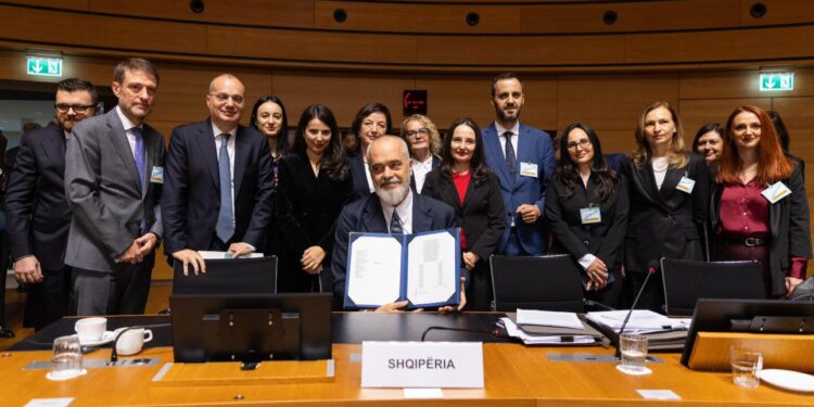 Kurti uron Shqipërinë: Nga hapja e kapitullit të parë për anëtarësim në BE përfiton edhe Kosova