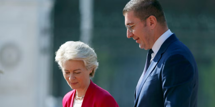 Von der Leyen i bën thirrje Shkupit t’i miratojë ndryshimet kushtetuese
