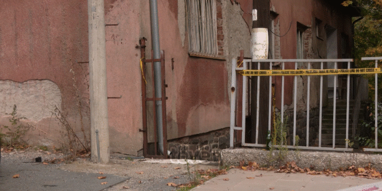 Objekti i komunës paralele serbe të Skenderajt në veri i takon ndërmarrjes Trepça