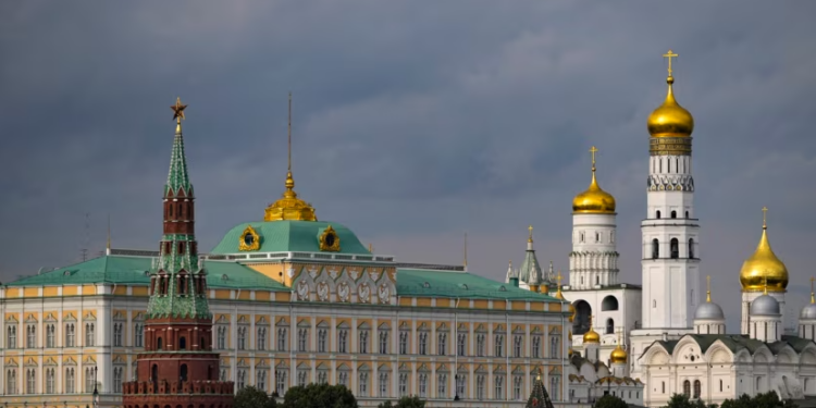 Raportohet se ushtria ukrainase lëshoi dronë drejt Moskës dhe fabrikës ruse të armëve