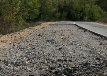 Dëmtohet rruga në Viti që u shtrua para tre muajsh