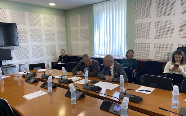 S’ka kuorum, dështon Komisioni hetimor për tekstet shkollore