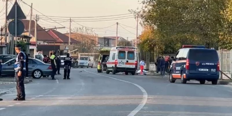 Vrasja e dyfishtë në Shkodër, gjendet e djegur një makinë e zbulohen dy automatikë