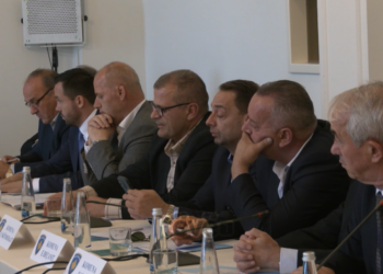 Komunat kërkojnë ndihmë për “Kontratat Kolektive”