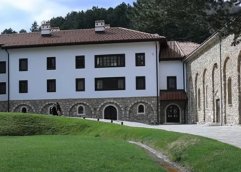 “Kosova është vonuar në dhënien e tokës për Manastirin e Decanit” VV e quan të pamenduar mirë  deklaratën e Sarrazinit