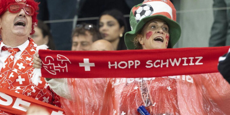 Thirrja e federatës zvicerane për tifozët para ndeshjes me Serbinë, përmenden flamujt