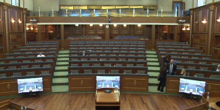 Shumica e deputetëve s’kthehen pas pauzës, Konjufca mbyllë punimet e seancës