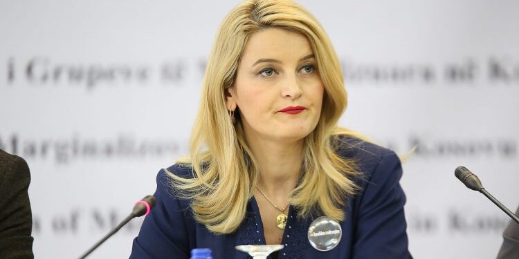 Ish-ministrja Dhurata Hoxha lirohet sërish nga akuzat për korrupsion