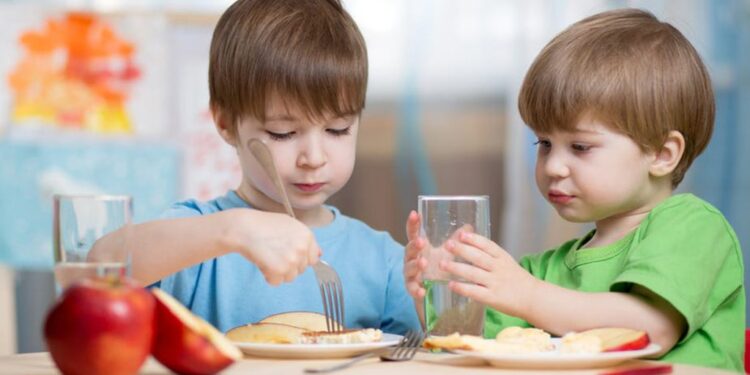 Sa herë në ditë ndihen të uritur fëmijët?