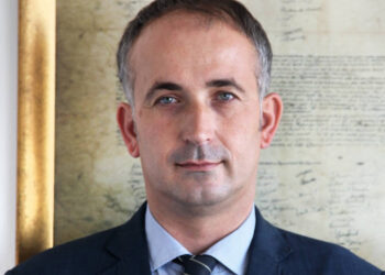 Ish-sekretari i MIE-së i reagon Abazit