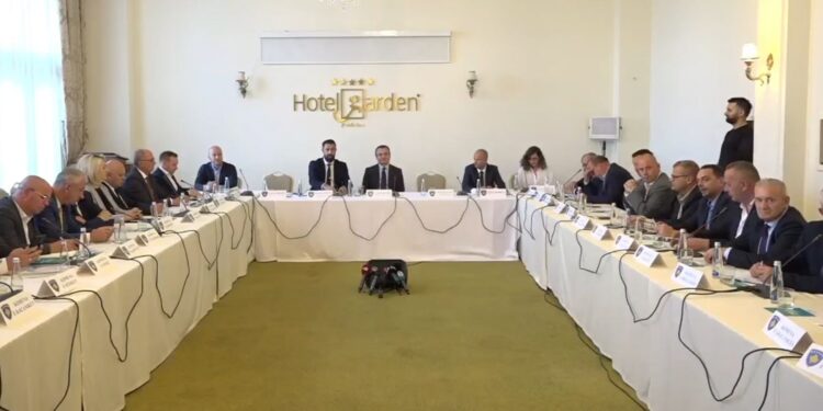 Asociacioni i Komunave paraqiti tri kërkesa në takimin me kryeministrin Kurti