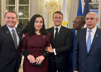 Osmani ndan foto nga darka e organizuar nga Macroni për krerët e shteteve të Frankofonisë