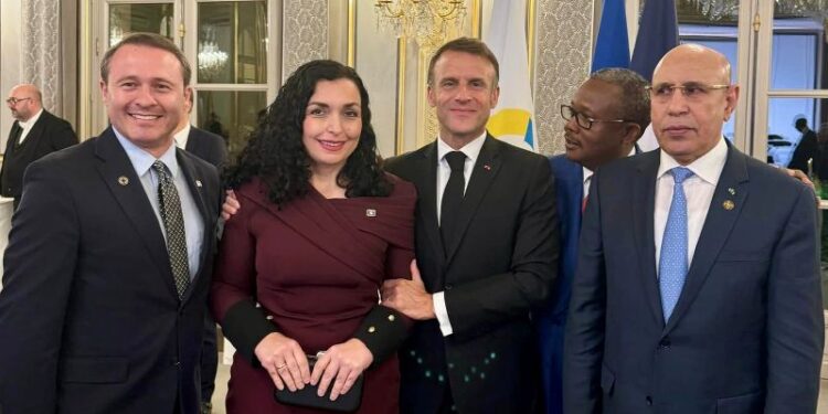 Osmani ndan foto nga darka e organizuar nga Macroni për krerët e shteteve të Frankofonisë