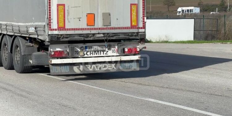 A po hyjnë mallrat nga Serbia në Kosovë, detaje nga pika kufitare në Merdar