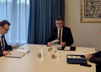 Lajçak flet pas takimit trepalësh në Bruksel