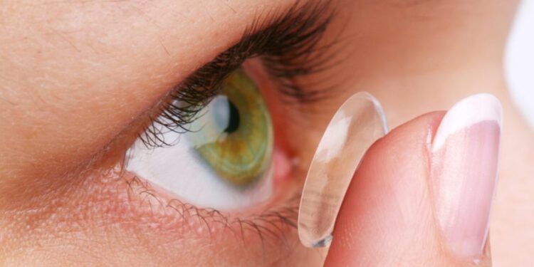 A mund t’ju dëmtojë shikimin mbajtja e lenteve?