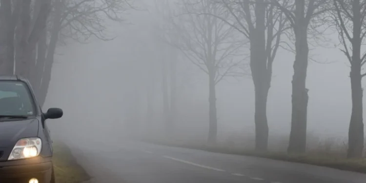 Mjegulla paraqet rrezik për shoferët, policia apelon për kujdes gjatë vozitjes