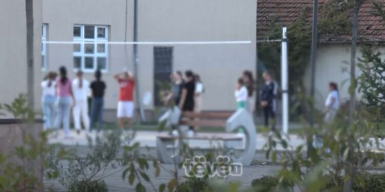 Vetëlëndimi i nxënësve, prindërve u bëhet apel t’i ruajnë fëmijët nga rrjete sociale