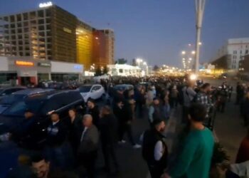 Opozita në Shqipëri bllokon rrugët në gjashtë kryqëzimet kryesore