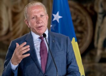 Pacolli i reagon sërish Kryeziut: Dikush në emër të Qeverisë po e shtrëmbëron të vërtetën