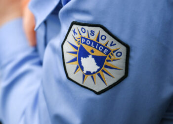 Policia has në tre persona që po tentonin të kalonin kufirin me traktor, dy prej tyre ikin