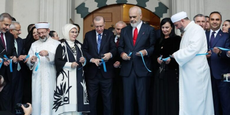 Erdogan flet për mediat turke pas vizitës në Tiranë: Miqësia Turqi – Shqipëri e palëkundur