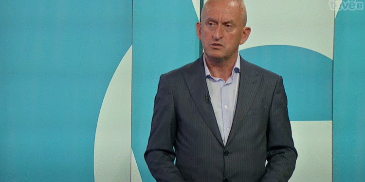 Qalaj i bën thirrje AKI-së që Kusari-Lila të shpallet rrezik për sigurinë kombëtare të Kosovës