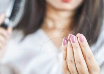 Roli i tiroides në rënien e flokëve dhe trajtimet natyrale që ju ndihmojnë