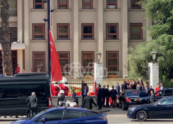 Erdogani mbërrin në Presidencën shqiptare, mirëpritet nga Begaj