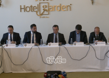 Kurti takon kryetarët e komunave, kërkon më shumë bashkëpunim