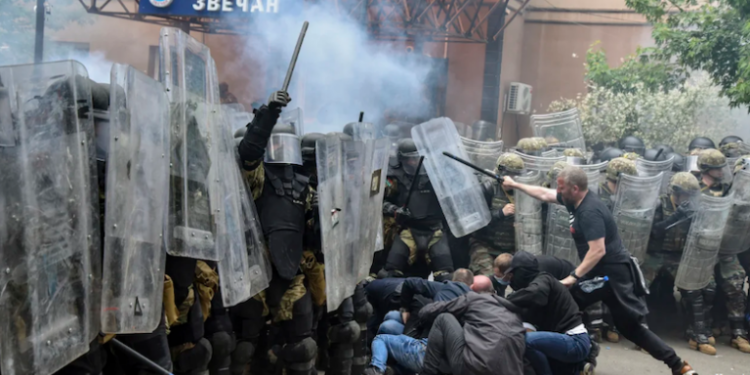 Aktakuzë ndaj një personi për sulm ndaj ushtarëve të KFOR-it dhe Policisë në Zveçan