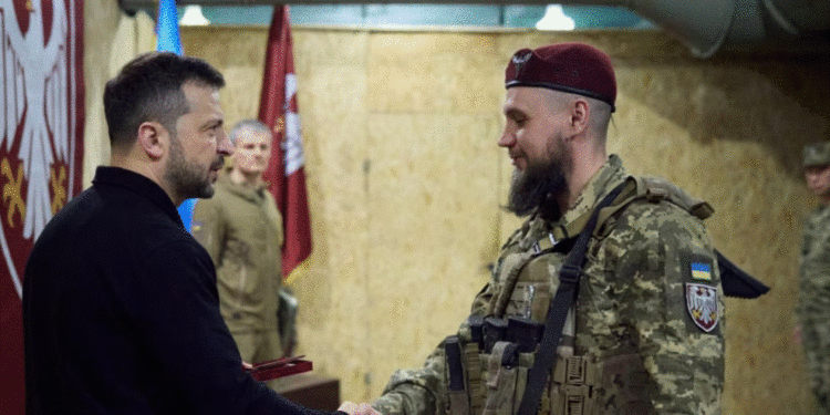 Zelensky i viziton trupat ukrainase në kufi me rajonin rus