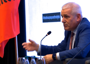 Sveçla për kërkesën e Vuçiqit për kthimin e ish-policëve në veri: As që bëhet fjalë për të, shkelje ligjore