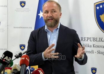 Tahiri: “Rritja” e paralajmëruar e pagave nga qeveria Kurti nuk e mbulon rënien e standardit të jetesës