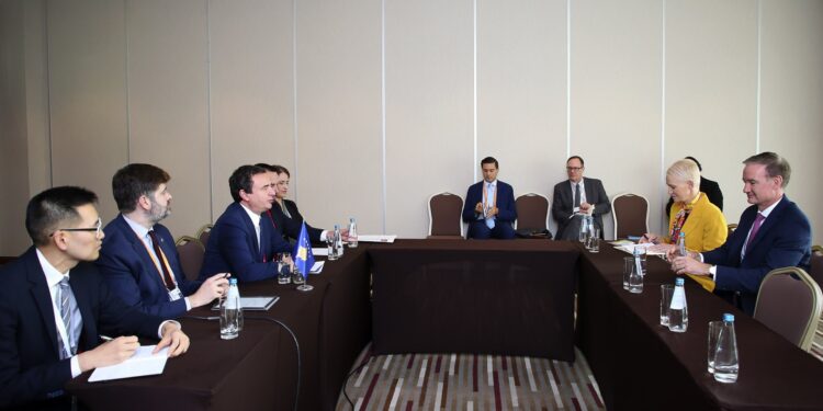 Kurti në takim me Wallander dhe Carpenter thekson partneritetin e palëkundur në mes Kosovës dhe ShBA-ve