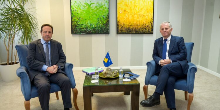 Bislimi takohet me drejtuesin e Ekipit Ekonomik Gjerman, diskutojnë për zhvillimin ekonomik të Kosovës