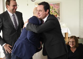 Kurti në takim me Sarrazinin thekson rëndësinë e zbatimit të marrëveshjeve të nënshkruara në Procesin e Berlinit