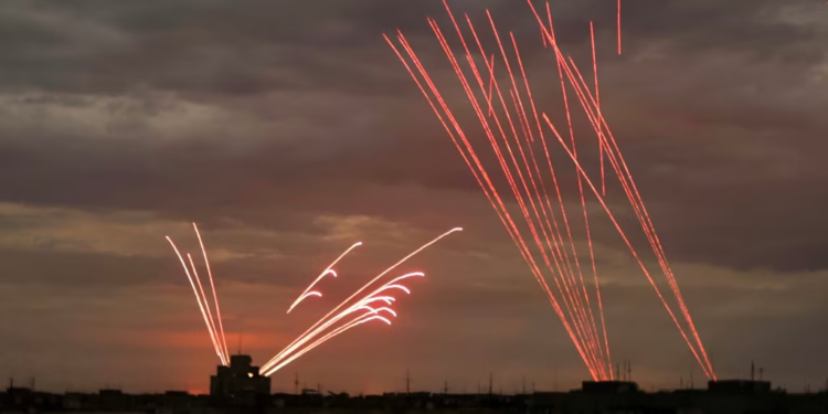 Ukraina rrëzon dhjetëra dronë të Rusisë