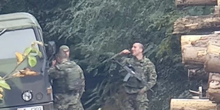 Kurti: Ushtria serbe sot lëvizi 50 metra afër kufirit