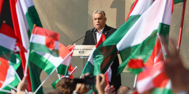 Orban u bën thirrje hungarezëve t’i “rezistojnë” Brukselit