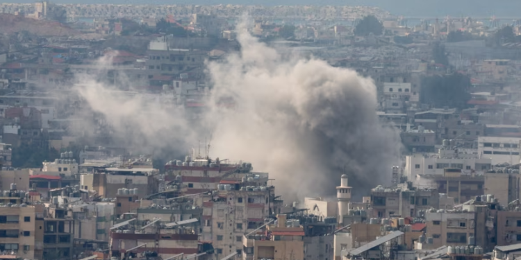 Izraeli kryen sulme masive në Bejrut, teksa shqyrton përgjigjen ndaj Iranit