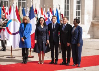 Osmani takohet me Macron: Kosova mbetet gjithnjë e përkushtuar për bashkëpunim me ndërkombëtarët