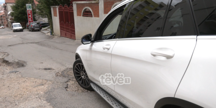Banorët në lagjen e “Muhaxherëve” ankohen për gjendjen e rrugës “Jashar Salihu”