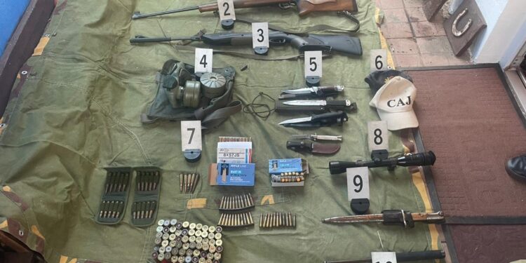 Arrestohet një person në Leposaviq të cilit iu gjetën armë e municion