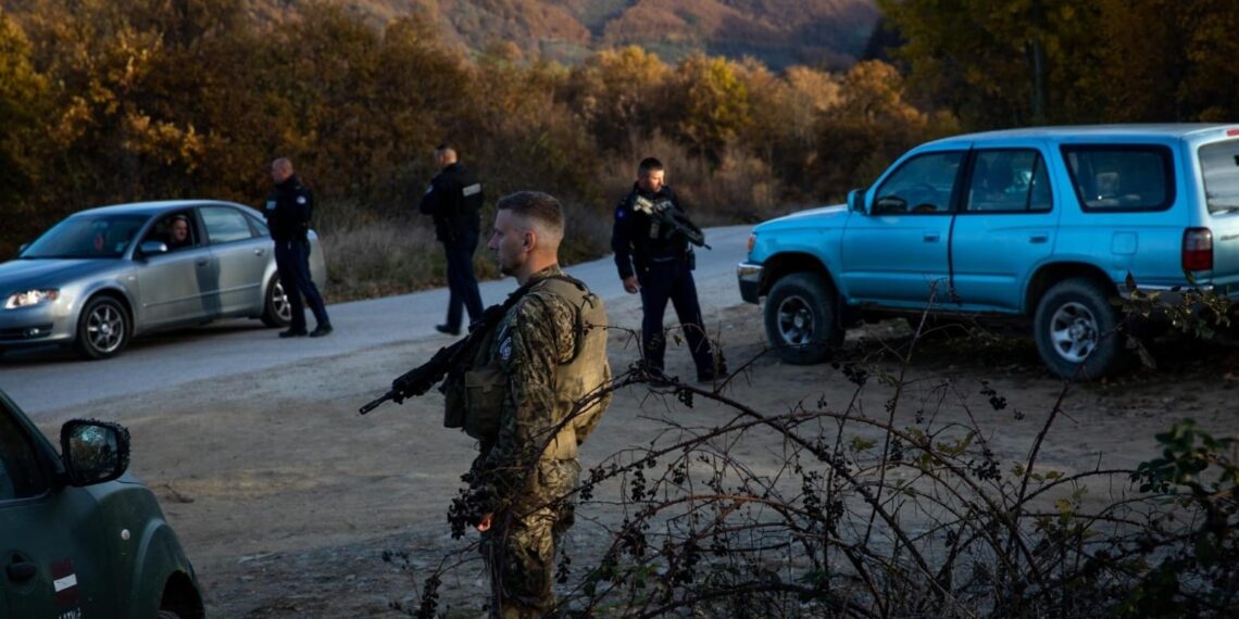 Trupat letoneze të KFOR-it bashkë me Policinë e Kosovës kryejnë patrullime në Zubin Potok